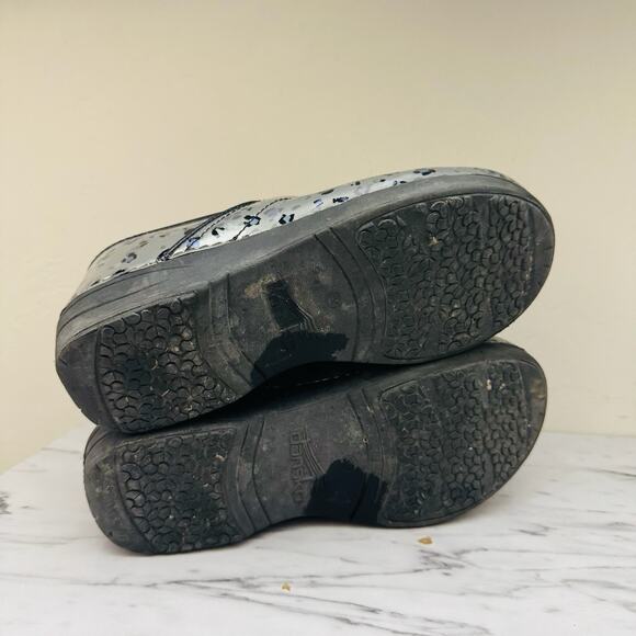 Dansko XP 2.0 Silver Cheetah Print Clogs Women’s Size 8.5 - Picture 7 of 10